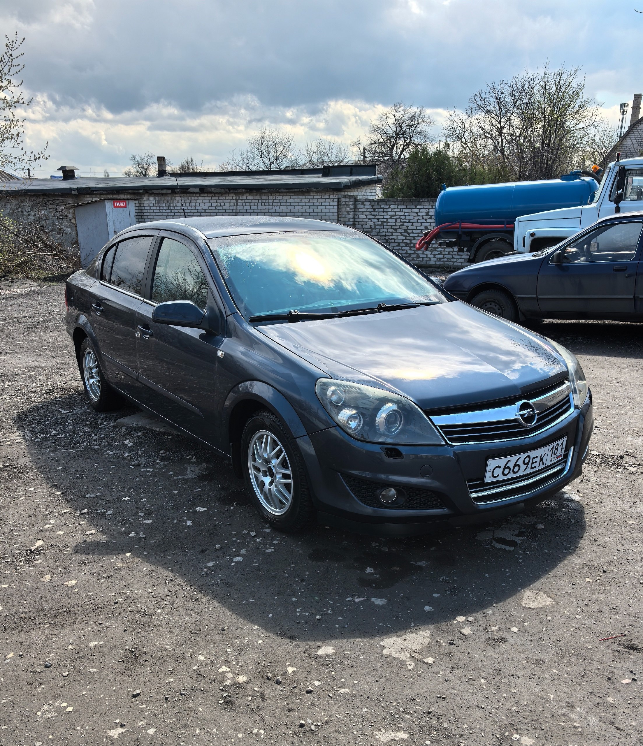Opel Astra 2008 года выпуска Двигатель 1.6, бензин