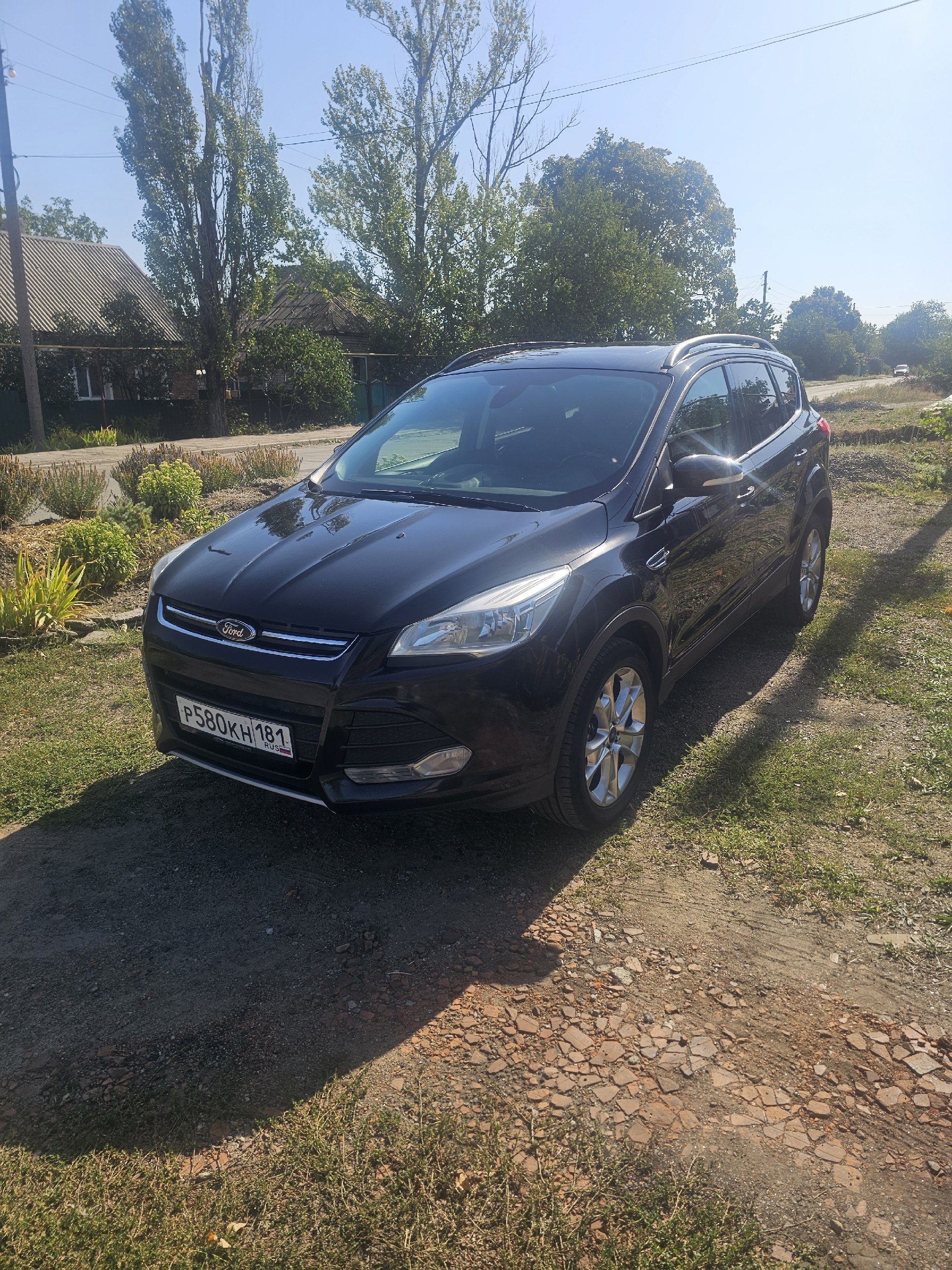Ford Escape 2012г.в.1.6 турбо.180л.с.автомат.полный привод.230 т.км.панорама,кожаный салон,бесключевой доступ,кнопка