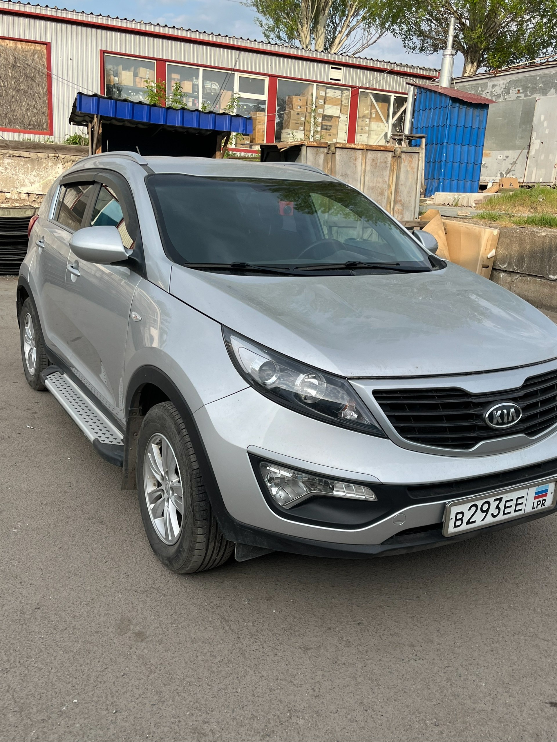Kia Sportage 2012 год 2.0 механика передний привод